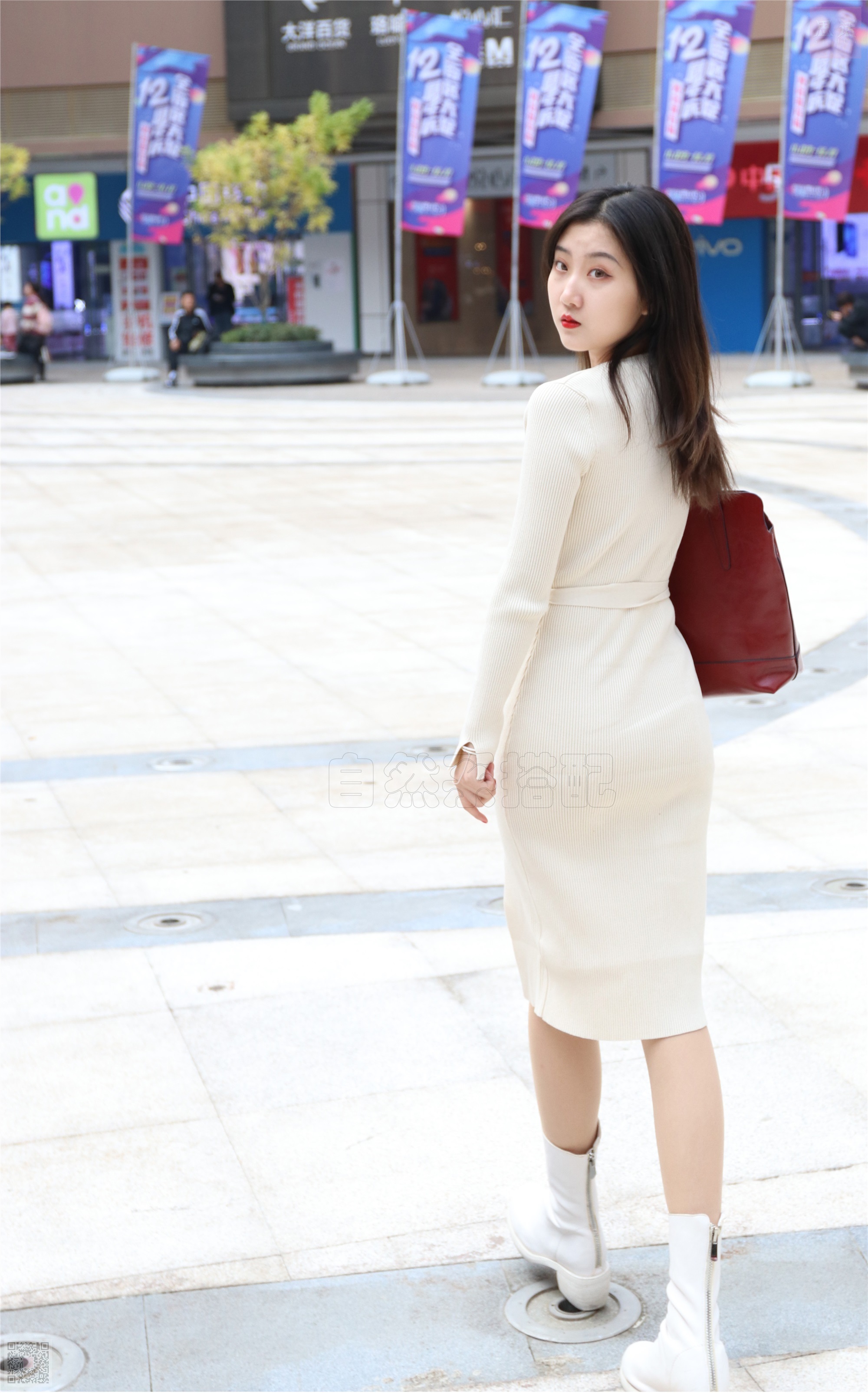 SiHua思话  SH044 露露 冬日步行街的薄肉丝